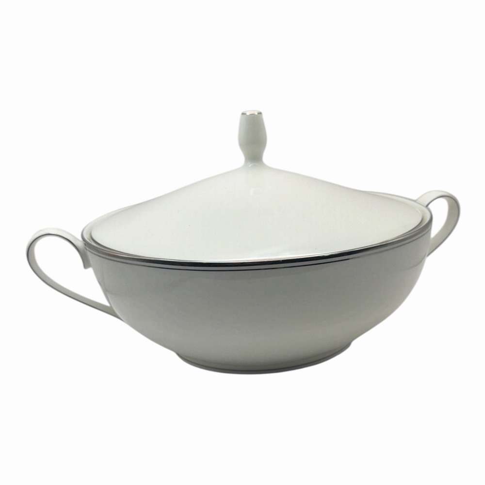 Mikasa Wellesley Covered Casserole Fine Bone China Platinum Trim VTG 8.5"